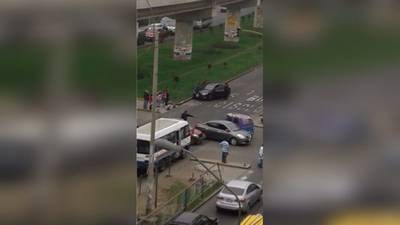 SJL: Semáforos malogrados generan constantes accidentes de tránsito