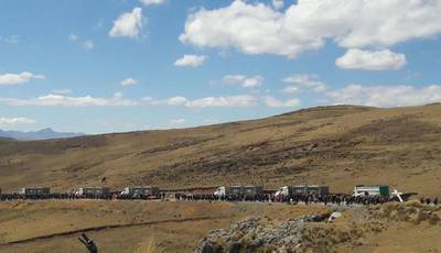 Cusco: centenares de docentes protestan en corredor minero