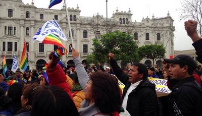 Huelga de maestros: docentes marchan y se enfrentan con PNP en Av. Abancay