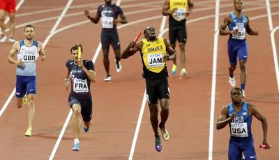 Usain Bolt se lesionó en su última carrera: así fue el accidentado adiós del 'Rayo'
