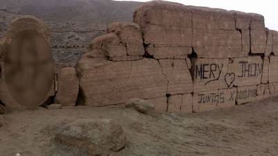 Huaca Mangomarca en estado de abandono y con pintas obscenas 