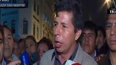 Maestros se congregaron en la plaza San Martín y anuncian marcha nacional
