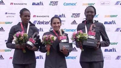 Gladys Tejeda bate nuevo récord en la Maratón de México