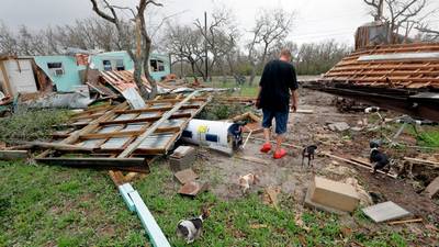 Harvey deja al menos cinco muertos en Houston y causa inundaciones sin precedentes