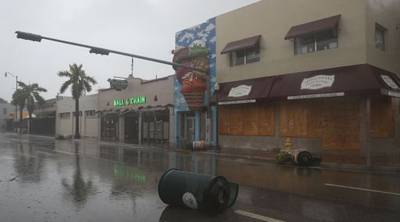 El fortalecido huracán Irma impacta en Cayos de Florida 