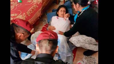 Policías ayudaron a mujer a dar a luz en su hogar