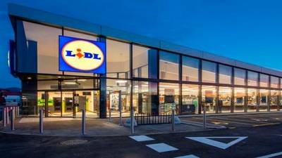 España: supermercado despide a un empleado por trabajar de más