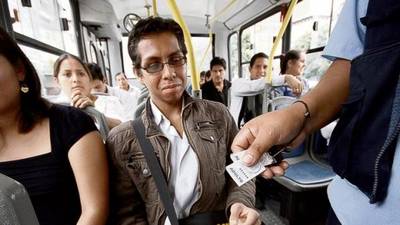 En 5 años se ha multado a 57 empresas de transporte por no respetar el medio pasaje
