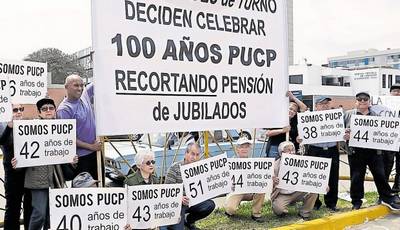 Jubilados de la PUCP reclaman por recorte de beneficios