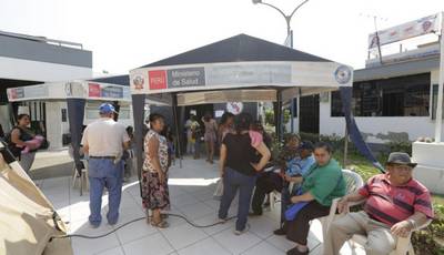 SJL: instalan puestos en hospital ante colapso de atenciones