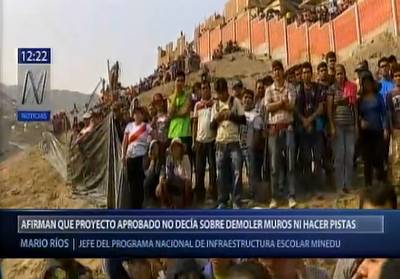 Alcalde Juan Navarro autorizó a vecinos demoler pared de colegio