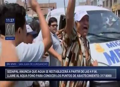SJL: vecinos exigen agua y portátil de candidato reparte volantes