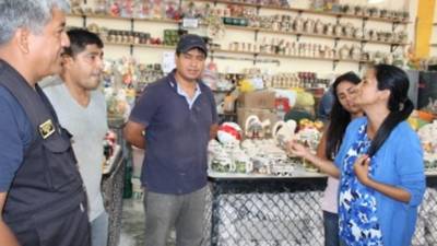 Esposa de Daniel Peredo realiza donación a internos del penal de Lurigancho