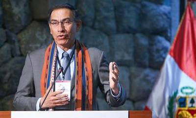 Martín Vizcarra anuncia revisión del aumento del ISC a combustibles
