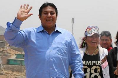 El alcalde de SJL saca la vuelta a la ley y postula como teniente alcalde