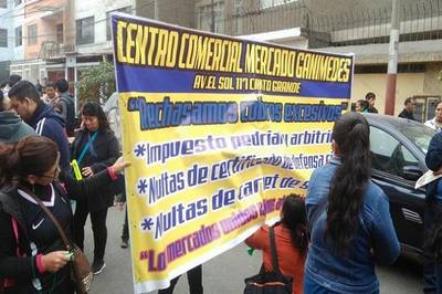 Comerciantes de SJL marchan en rechazo de cobros de multa