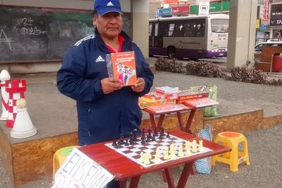 Padre de campeona nacional juvenil enseña a jugar ajedrez en SJL 