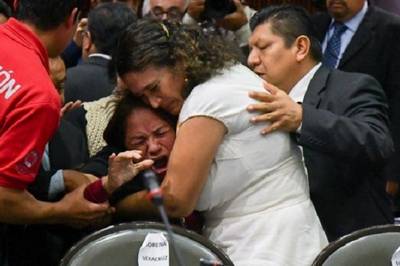 Diputada se entera del asesinato de su hija en plena sesión del Congreso