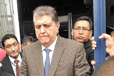 Alan García: Poder Judicial dicta impedimento de salida del país en su contra