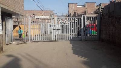 Rejas que enjaulan a vecinos de 10 de octubre
