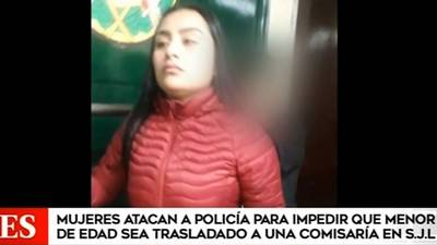 Turba de mujeres golpea y apedrea a policías para evitar detención de un menor