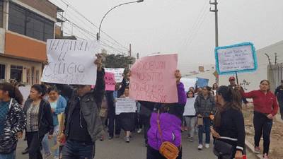 Padres de familia denuncian que colegio de SJL fue cerrado por obras
