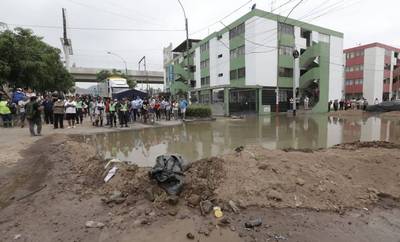 SJL: vecinos denuncian abandono de sus autoridades tras aniego en el distrito