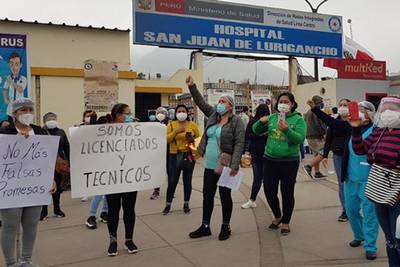 Enfermeras del hospital de SJL realizan plantón para denunciar falta de pagos