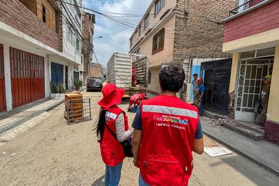 Municipalidad de SJL ejecuta jornada de limpieza de techos en Mariscal Cáceres